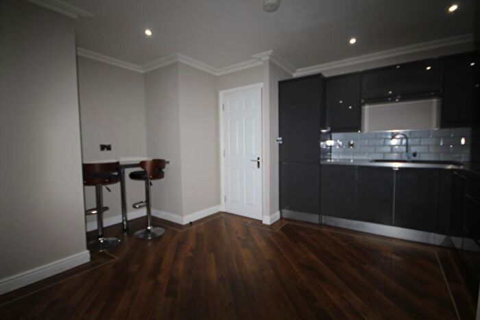 2 Bedroom Flat To Rent In Bowlalley Lane, Hull, Yorkshire, HU1