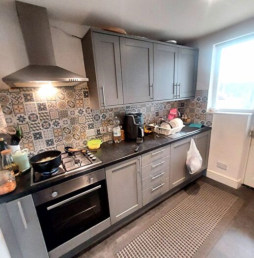 1 Bedroom Flat To Rent In Robinhood Lane, Mitcham, CR4