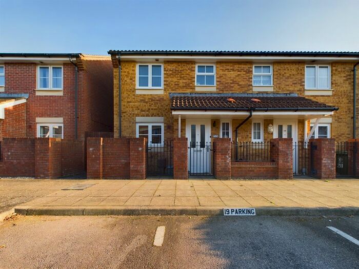 2 Bedroom End Of Terrace House To Rent In Cunningham Avenue, Portsmouth, PO2