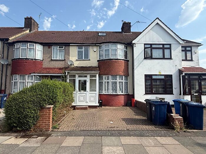 3 Bedroom Terraced House For Sale In Burns Avenue, Southall, UB1