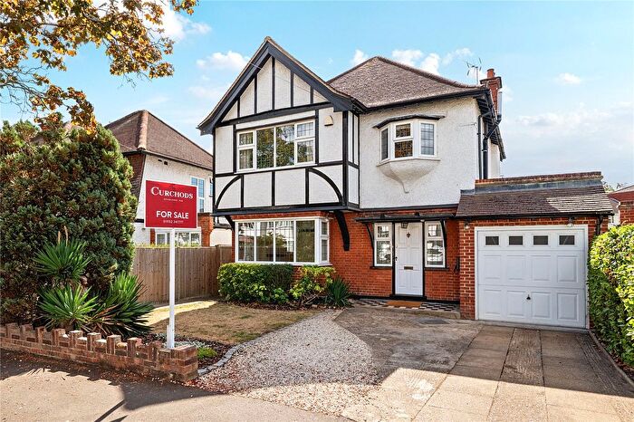 4 Bedroom Detached House For Sale In Garrick Close, Walton-On-Thames, KT12