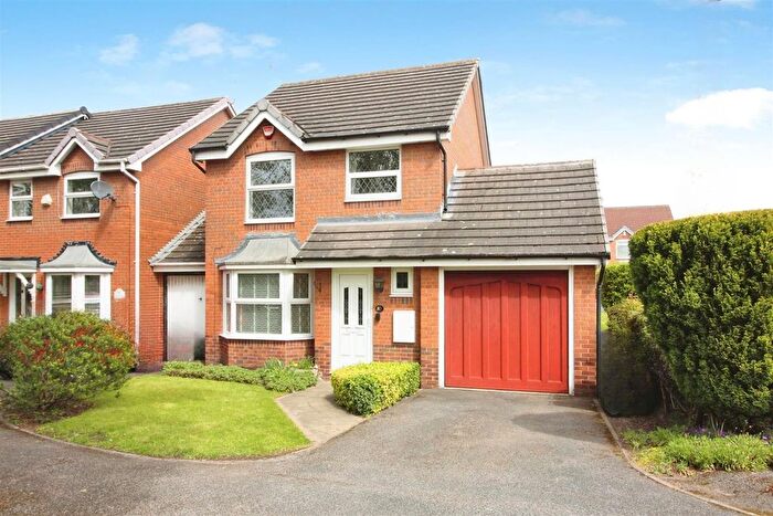 3 Bedroom Detached House For Sale In Silkstone Way, Leeds, LS15