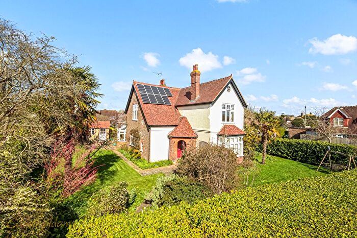 4 Bedroom Detached House For Sale In Lansdowne Road, Angmering, BN16