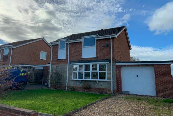 3 Bedroom Property To Rent In Seeley Crescent, Street, BA16