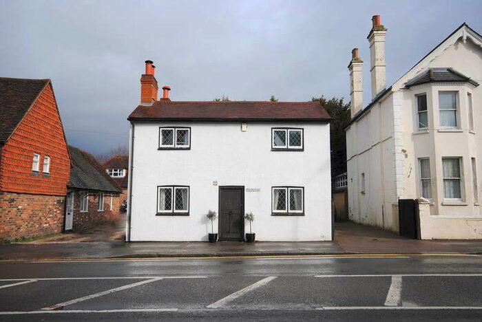 3 Bedroom Detached House To Rent In West Street, Reigate, RH2