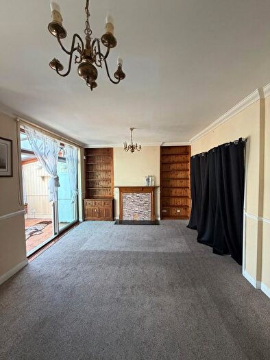 4 Bedroom Semi-detached House To Rent In Meadway, Ilford, IG3