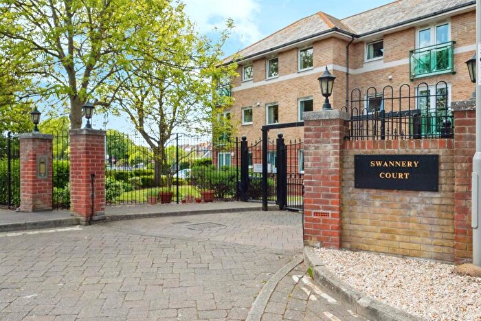 2 Bedroom Flat For Sale In Commercial Road, Weymouth, DT4