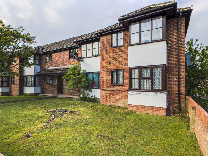 1 Bedroom Flat To Rent In Eaton Avenue, High Wycombe, Buckinghamshire, HP12