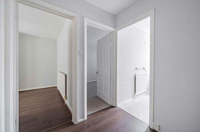 2 Bedroom Apartment For Sale In Trinity Road, London, N2