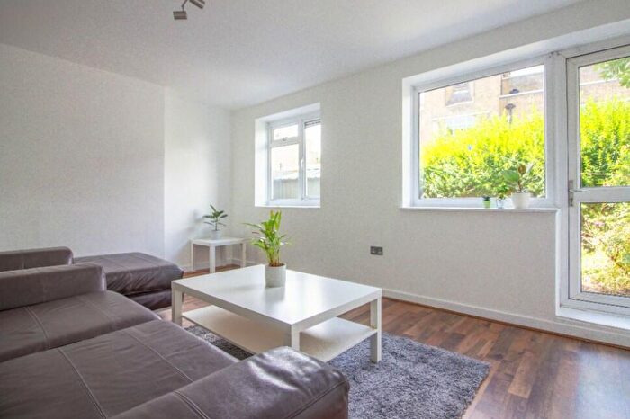 3 Bedroom Flat To Rent In Copperfield Road, London, E3
