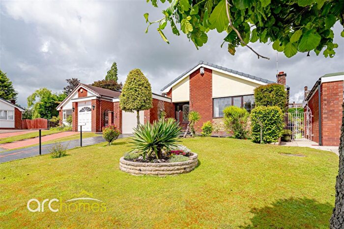 2 Bedroom Detached Bungalow For Sale In Makants Close, Atherton, Manchester, M46
