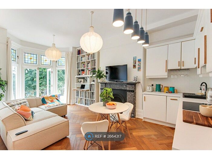 1 Bedroom Flat To Rent In The Pantiles, Tunbridge Wells, TN2