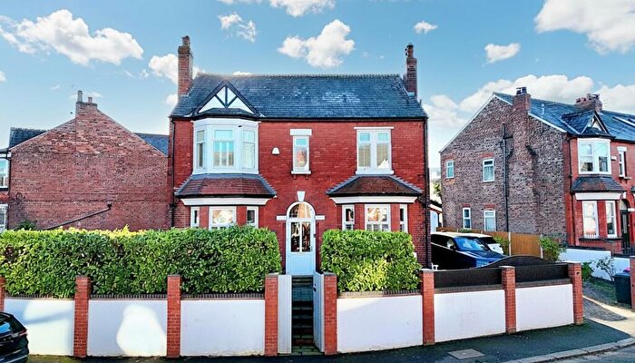 5 Bedroom Detached House For Sale In Snowdon Road, Ellesmere Park, M30