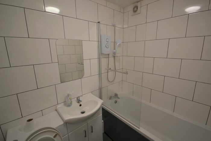 Studio To Rent In Express Drive, Ilford, IG3