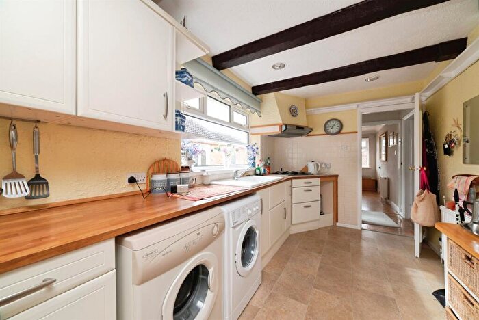 2 Bedroom Detached Bungalow For Sale In Cedarwood Drive, Hull, HU5