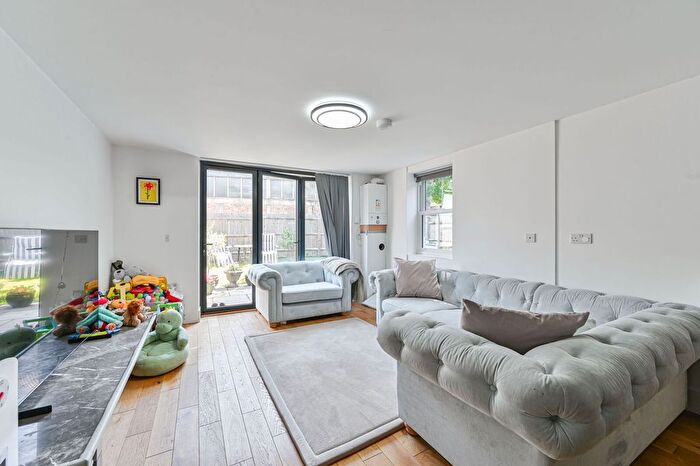 2 Bedroom Flat To Rent In Station Road, Sidcup, DA15
