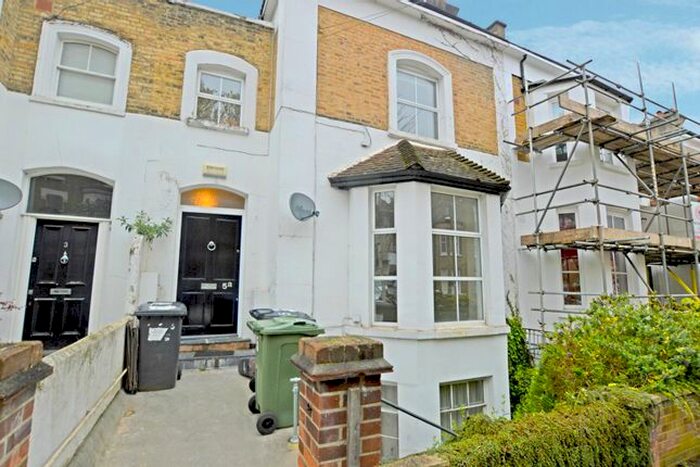 3 Bedroom Maisonette To Rent In Camden Hill Road, London, SE19