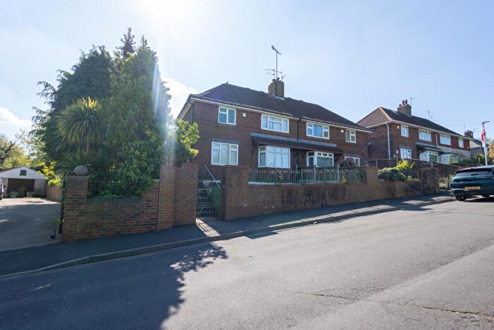 4 Bedroom Semi Detached House To Rent In Low Grange View, Leeds, LS10