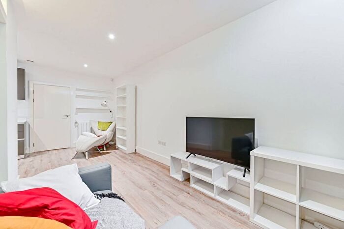 Studio To Rent In Plumstead Road, Woolwich, London, SE18