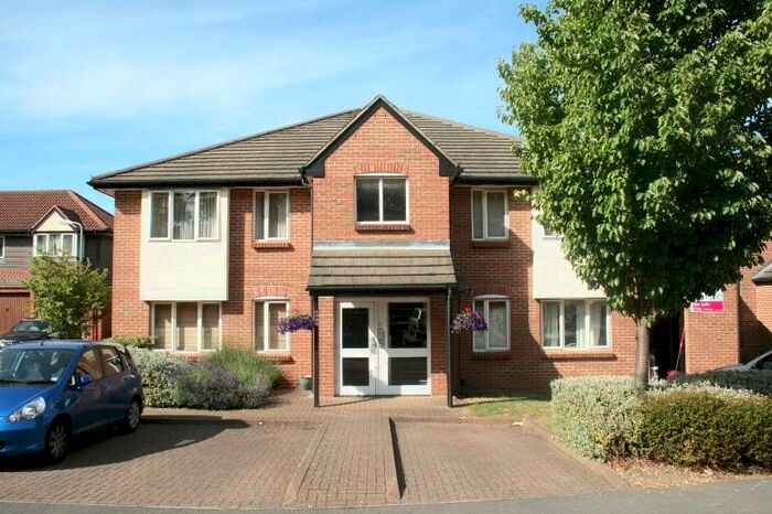 2 Bedroom Apartment To Rent In Stonefield Park, Maidenhead, Berkshire, SL6