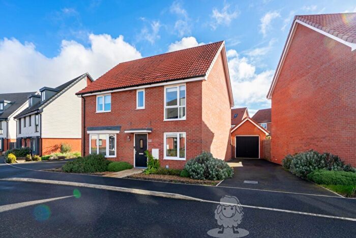 4 Bedroom Detached House For Sale In Saffron Avenue, Wymondham, Norfolk, NR18