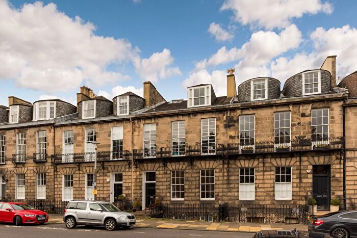 2 Bedroom Flat To Rent In Albany Street, City Centre, Edinburgh, EH1