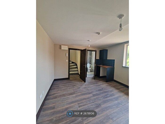 Studio To Rent In Stamford Close, Potters Bar, EN6