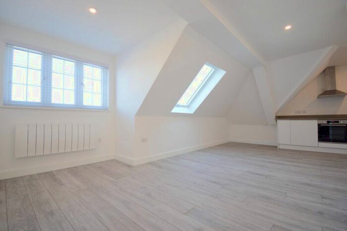 3 Bedroom Flat To Rent In Watling Avenue, Burnt Oak, Edgware, HA8