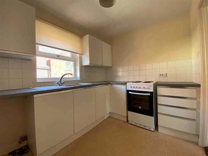 1 Bedroom Flat To Rent In Grovehill, Hessle, HU13