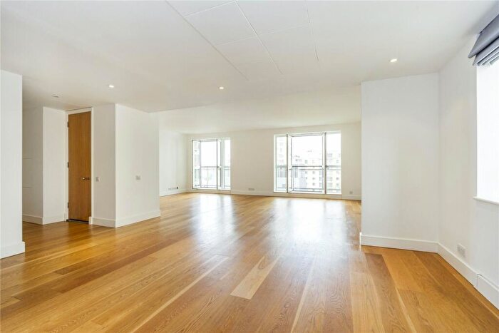 3 Bedroom Flat To Rent In Hanover House, Westferry Circus, E14