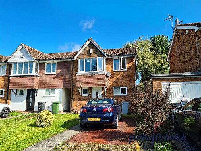 3 Bedroom Property To Rent In Larchwood Drive, Wilmslow, Cheshire, SK9