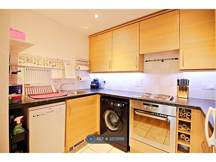 2 Bedroom Flat To Rent In Berberis House, Feltham, TW13