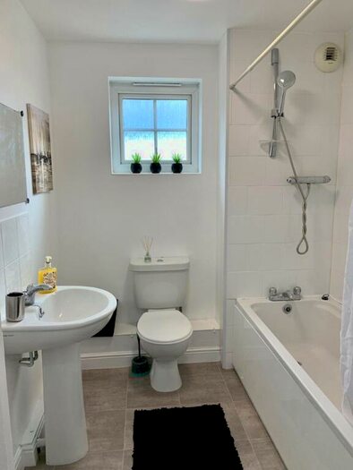 2 Bedroom Flat To Rent In Blount Close, Crewe, CW1