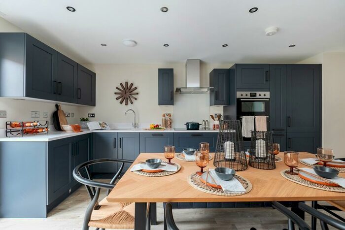 4 Bedroom Detached House For Sale In Clayton Wood Road, Leeds, LS16