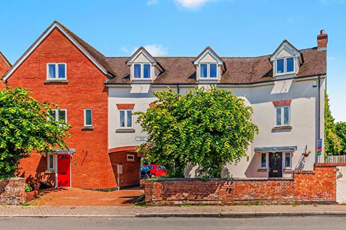 4 Bedroom Semi-Detached House For Sale In Banbury Street, Kineton, CV35