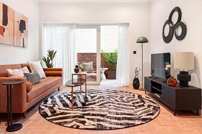 2 Bedroom Flat To Rent In Danvers Avenue, London, SW11