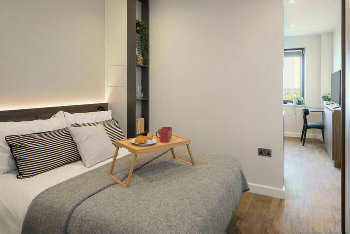 Studio To Rent In College Road, East Croydon, London, CR0