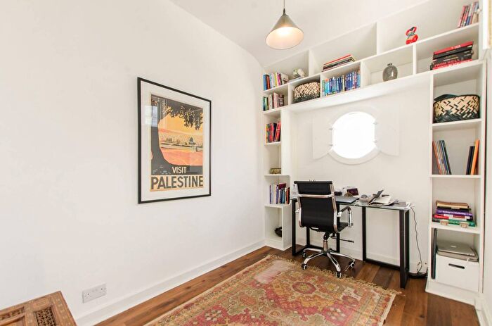 2 Bedroom Flat To Rent In Cheshire Street, Brick Lane, London, E2