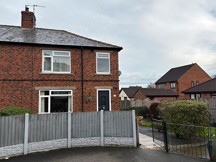 3 Bedroom Terraced House For Sale In Longfield Grove, Pudsey, LS28