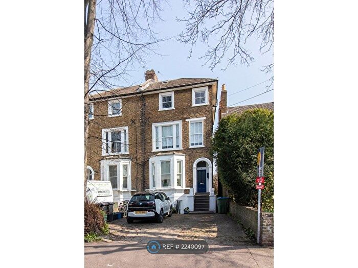 2 Bedroom Flat To Rent In Queens Road, Twickenham, TW1