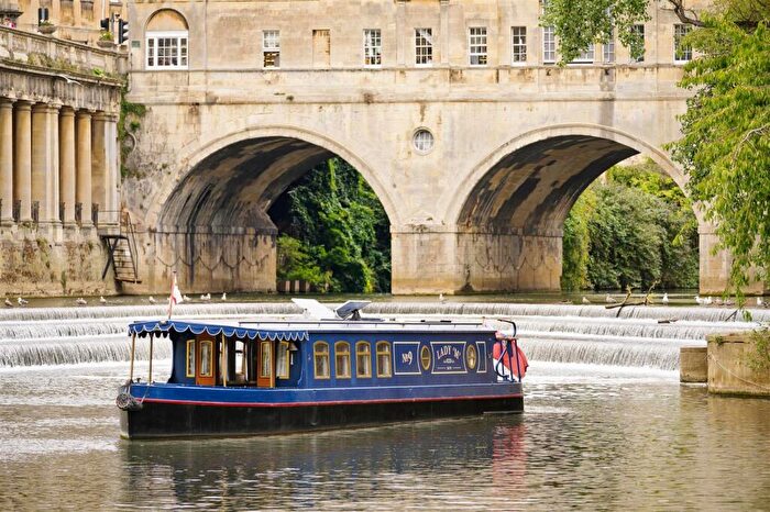 2 Bedroom House Boat For Sale In Avoncliff, Bradford On Avon, BA15