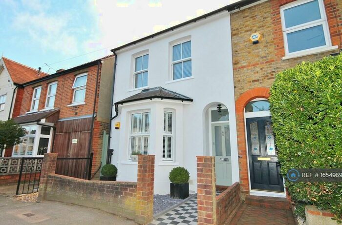 4 Bedroom Semi-Detached House To Rent In Elmgrove Road, Weybridge, KT13