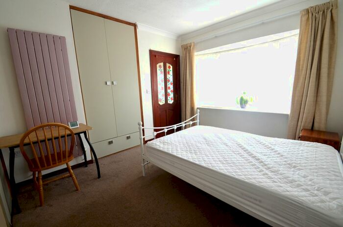 Studio To Rent In Chertsey Lane, Staines, TW18