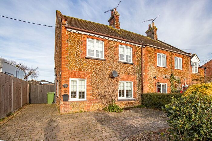 2 Bedroom Cottage For Sale In Hill Road, Ingoldisthorpe, King's Lynn, Norfolk, PE31