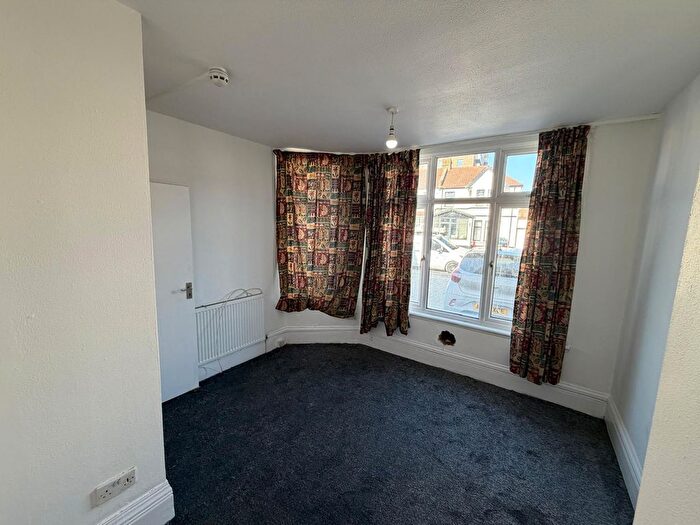 2 Bedroom Flat To Rent In Ashgrove Road, Ilford, IG3