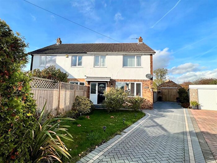 3 Bedroom Semi-Detached House For Sale In Sandfield Close, Market Weighton, YO43
