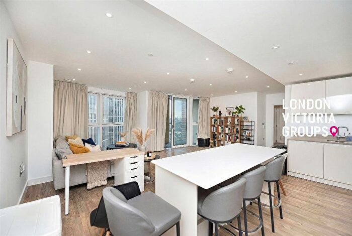 2 Bedroom Flat To Rent In Wandsworth Road, London, SW8