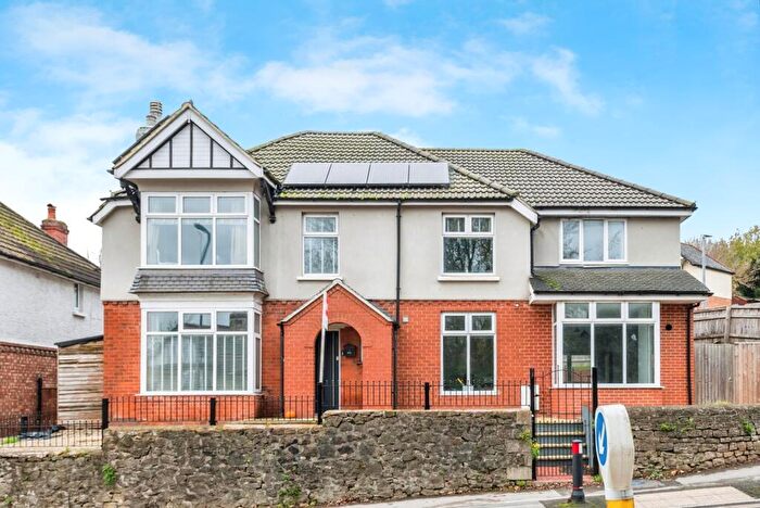 6 Bedroom Detached House For Sale In Croft Road, Swindon, Wiltshire, SN1