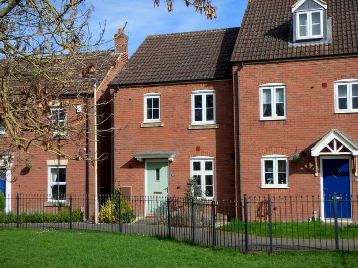 3 Bedroom Semi-Detached House To Rent In Chivenor Way, Kingsway, GL2