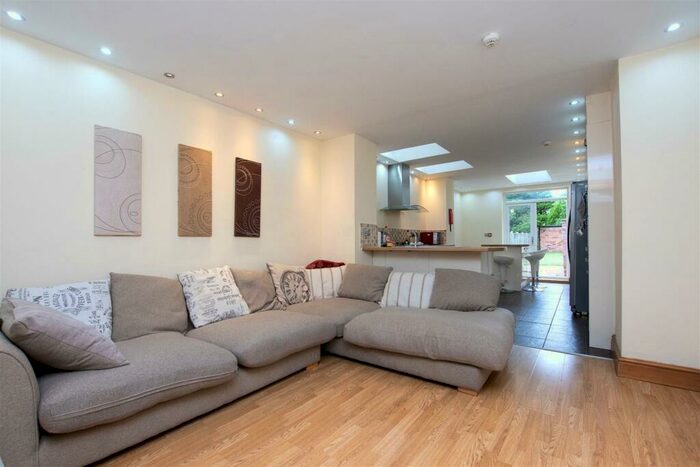 6 Bedroom House To Rent In Hubert Road, Birmingham, B29